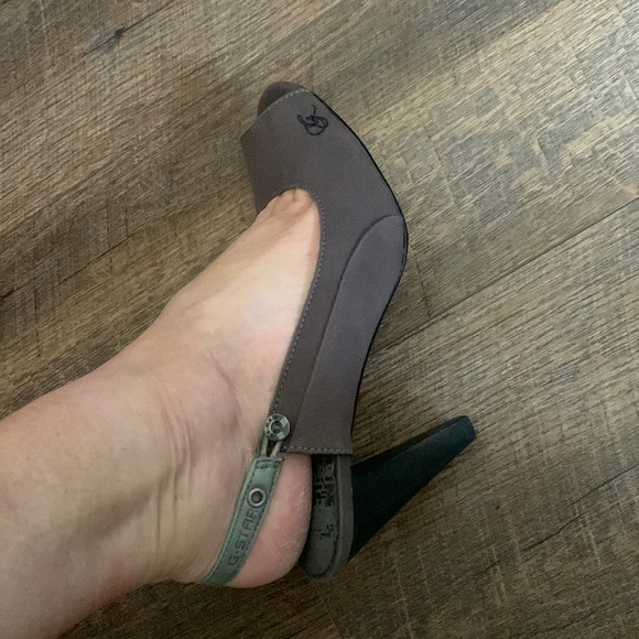 G- Star. Shoes.  Size 7.   Taupe color.  Excellent condition - Picture 1 of 9